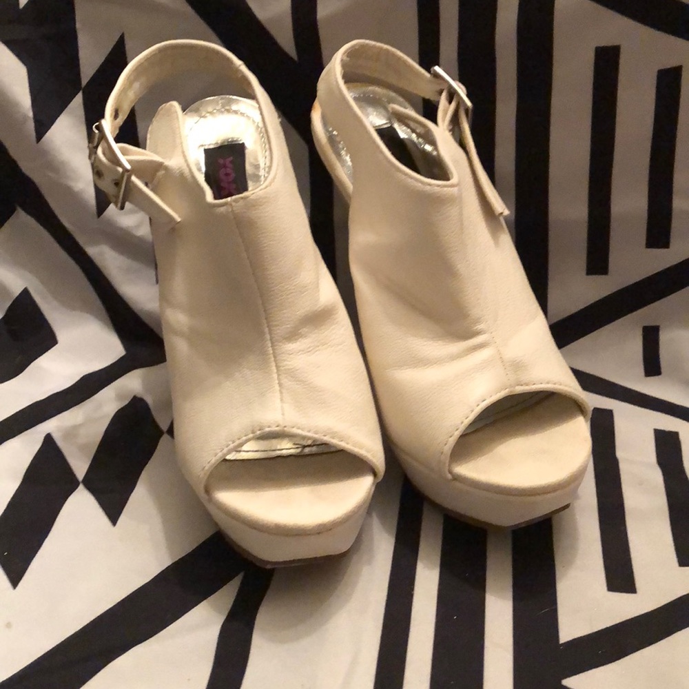 Yoki sandal heel